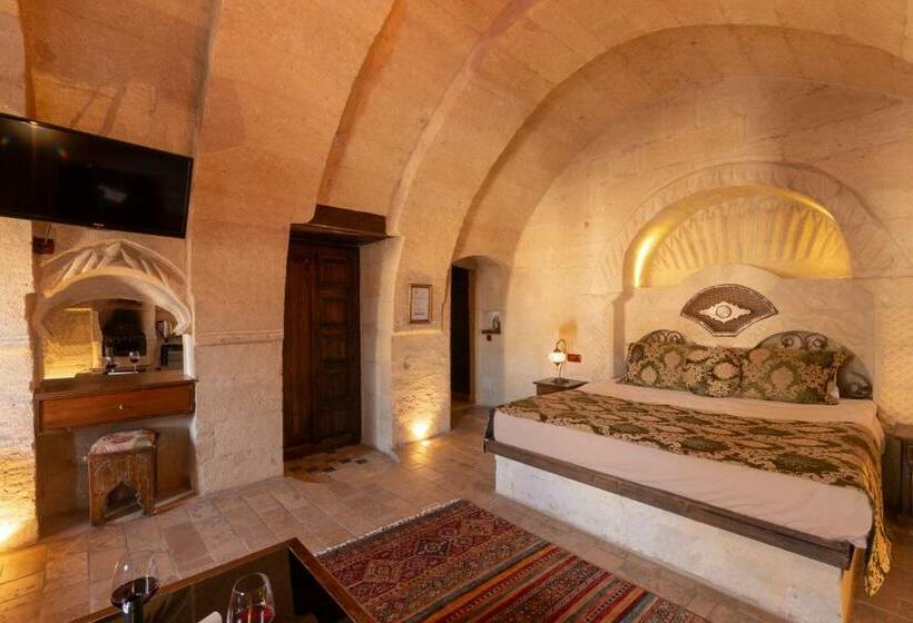 اتاق لوکس, Adora Cave Suites