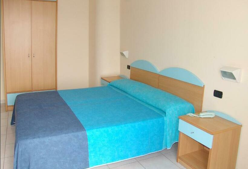 חדר סטנדרט לשלושה, Alizé