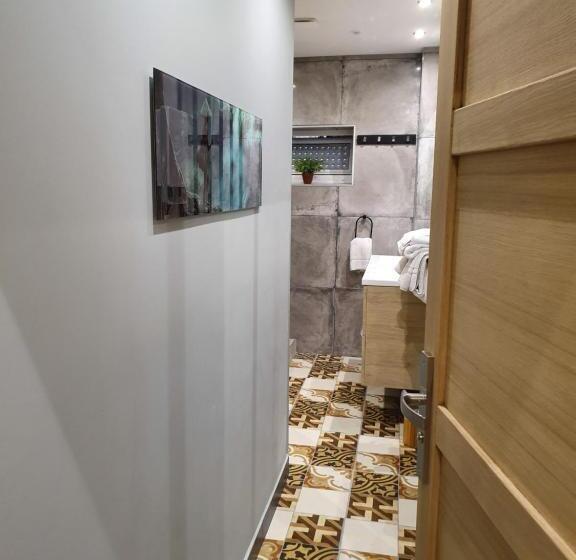 四人高级间, Boquier