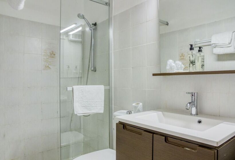 标准三人间, Boquier