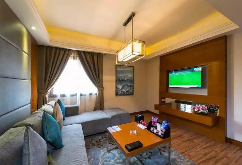 Juniorsviitti, Boudl Al Qasr