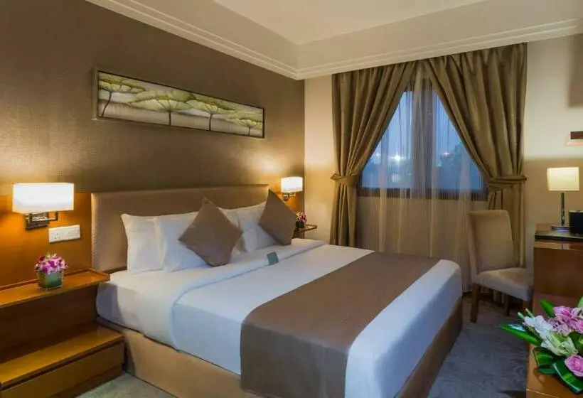 Juniorsviitti, Boudl Al Qasr