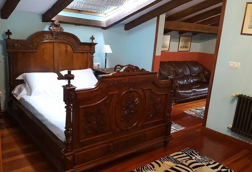 سوییت, La Casona De La Torre