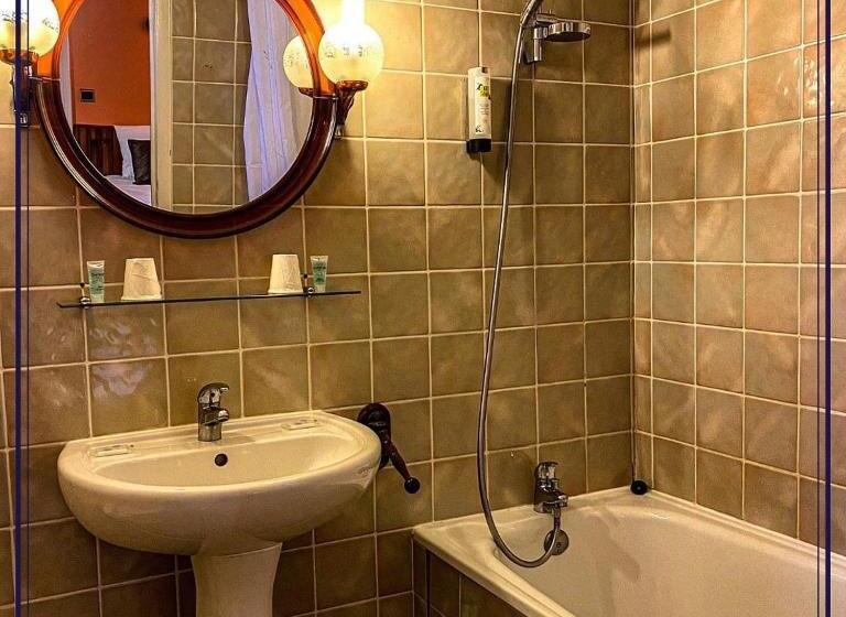 חדר סטנדרט לשלושה, Hostellerie Du Chateau