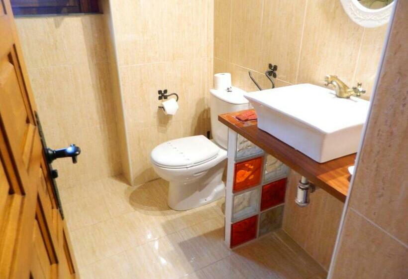 سوییت, La Casona De La Torre