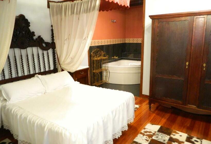 سوییت, La Casona De La Torre