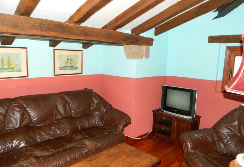 سوییت, La Casona De La Torre