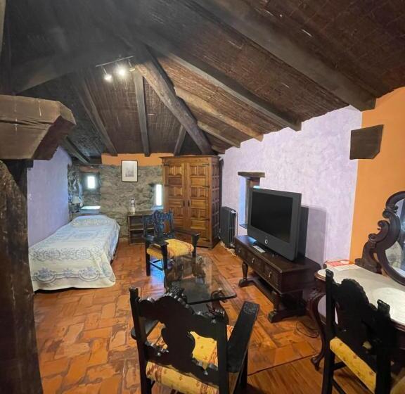 سوییت, La Casona De La Torre