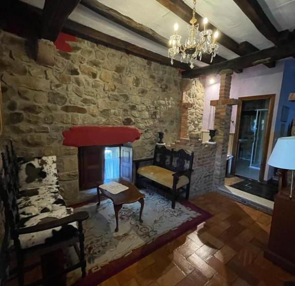 سوییت, La Casona De La Torre