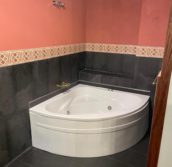 سوییت خانوادگی, La Casona De La Torre