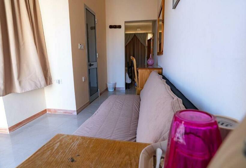 اتاق استاندارد سه نفره, Lantern Guest House