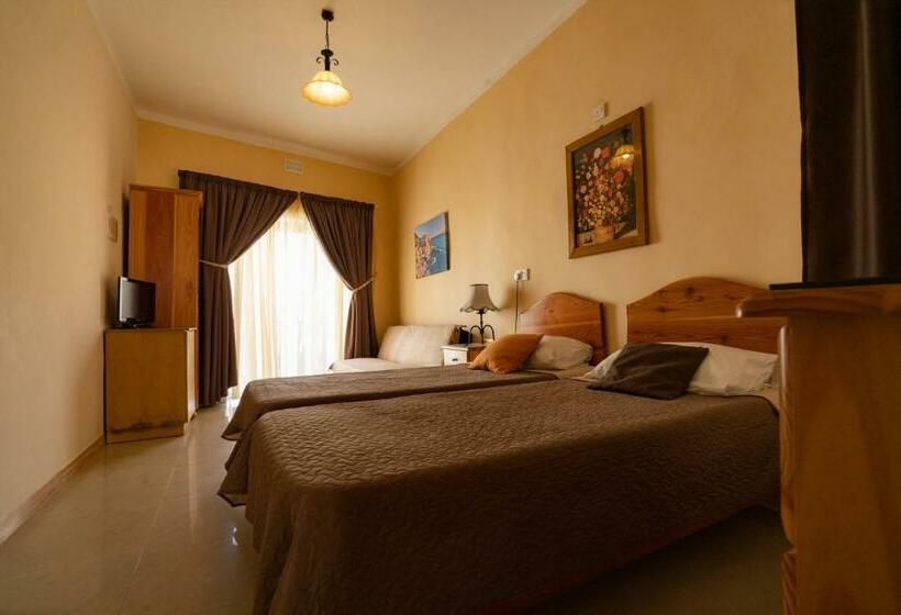 اتاق استاندارد چهار تخته, Lantern Guest House