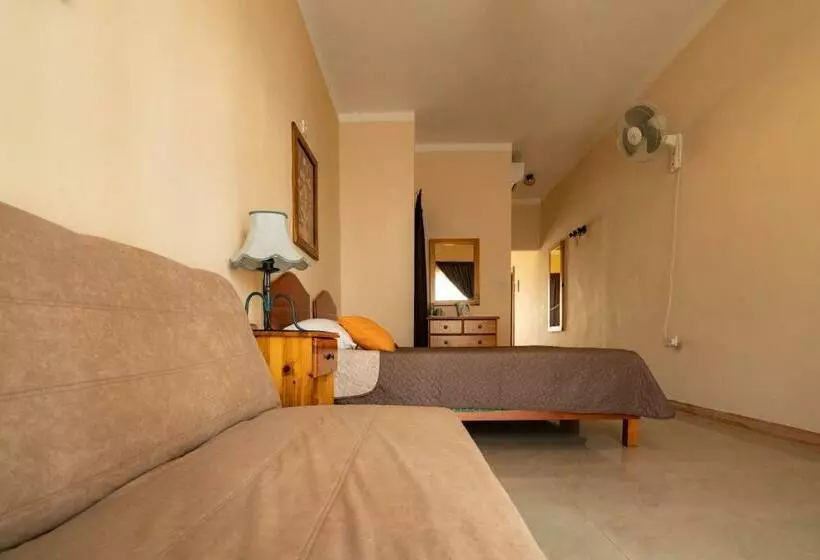 اتاق استاندارد چهار تخته, Lantern Guest House