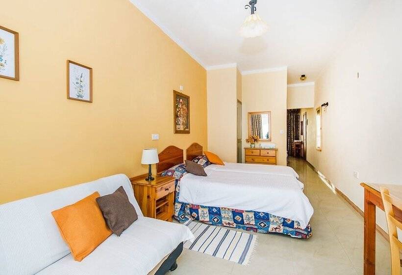 اتاق استاندارد چهار تخته, Lantern Guest House