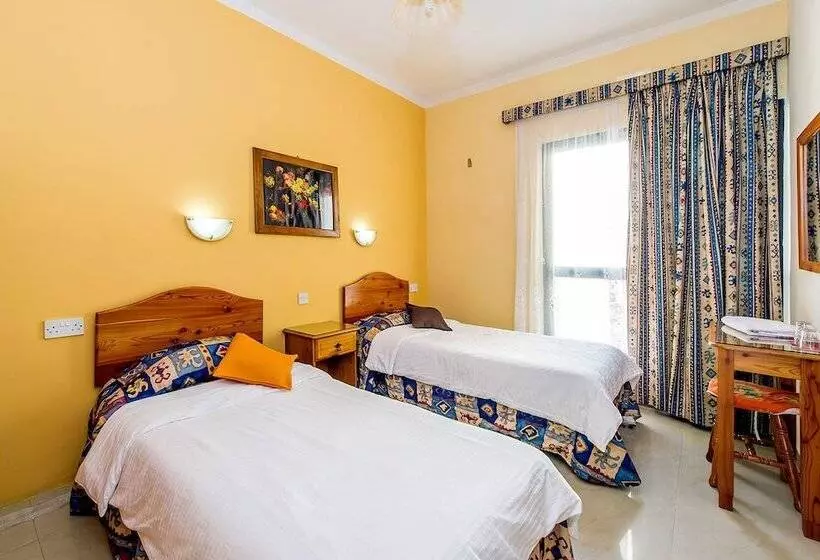 اتاق استاندارد چهار تخته, Lantern Guest House