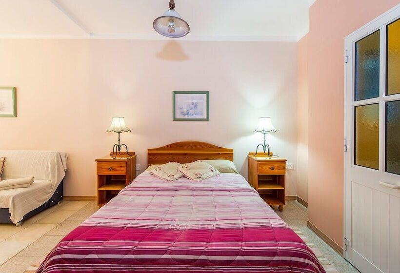 اتاق استاندارد سه نفره, Lantern Guest House