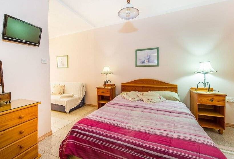 اتاق استاندارد سه نفره, Lantern Guest House