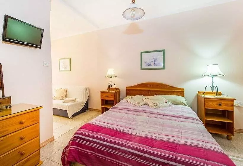 اتاق استاندارد سه نفره, Lantern Guest House