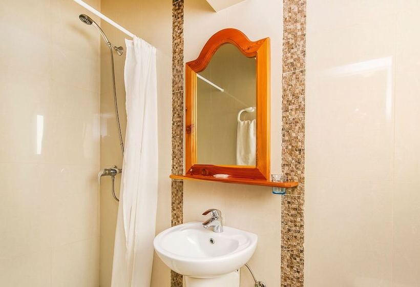 اتاق استاندارد سه نفره, Lantern Guest House