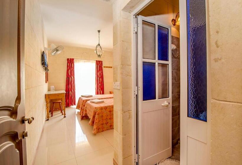 اتاق استاندارد یک تخته با بالکن, Lantern Guest House