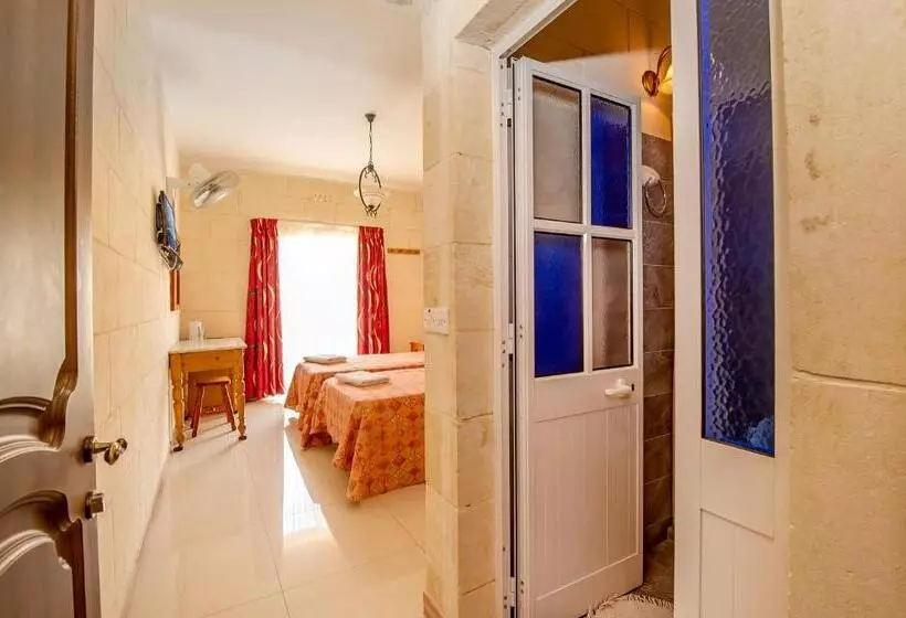 اتاق استاندارد یک تخته با بالکن, Lantern Guest House