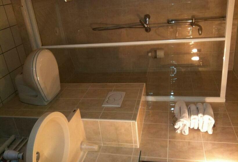 غرفة قياسية ثلاثية, Le Ruisseau