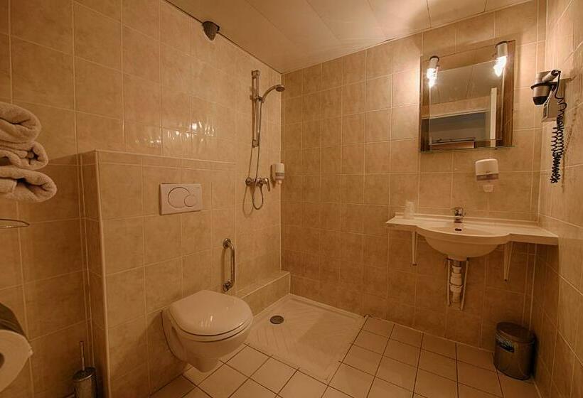 غرفة قياسية رباعية, Le Ruisseau