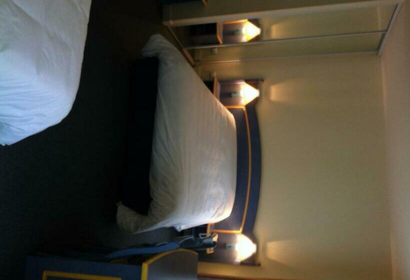 غرفة قياسية ثلاثية, Le Ruisseau