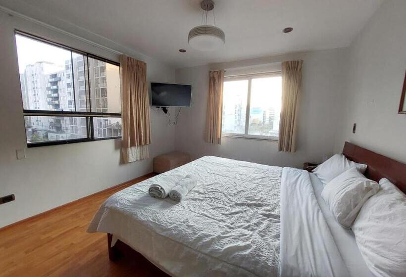 غرفة قياسية ثلاثية, Miraflores Pacific