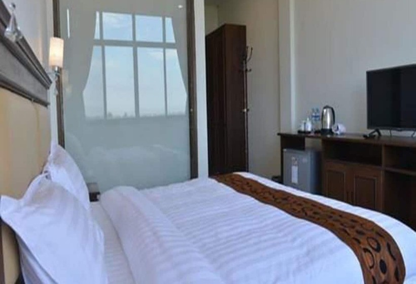 اتاق سوپریور, Myitkyina