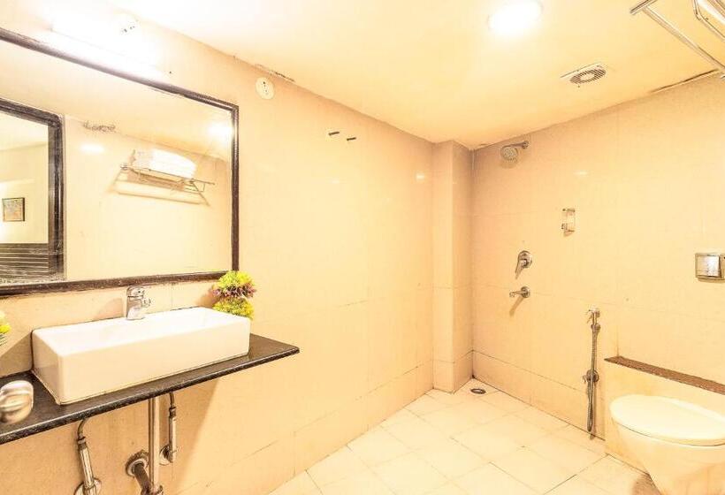 חדר משפחתי, Octave Himalaya Monarch