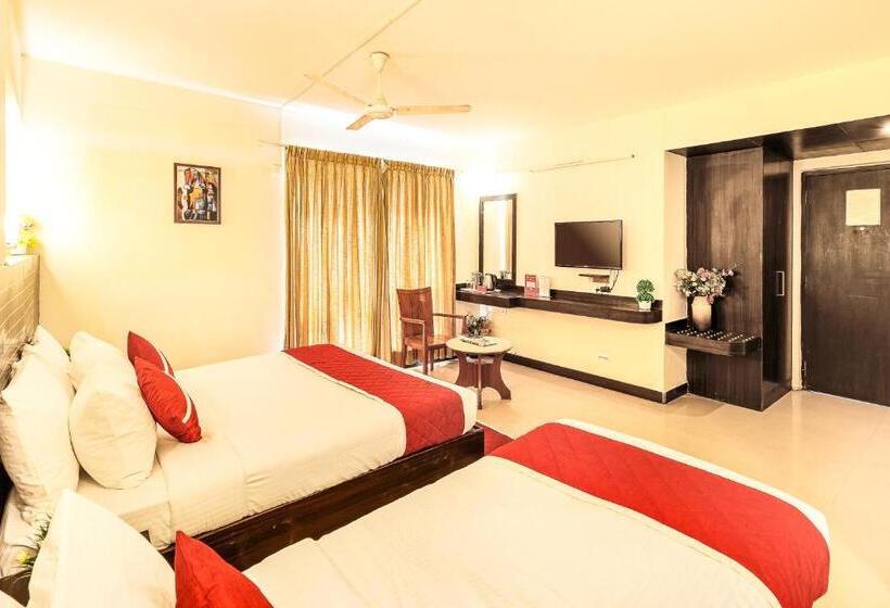 חדר משפחתי, Octave Himalaya Monarch