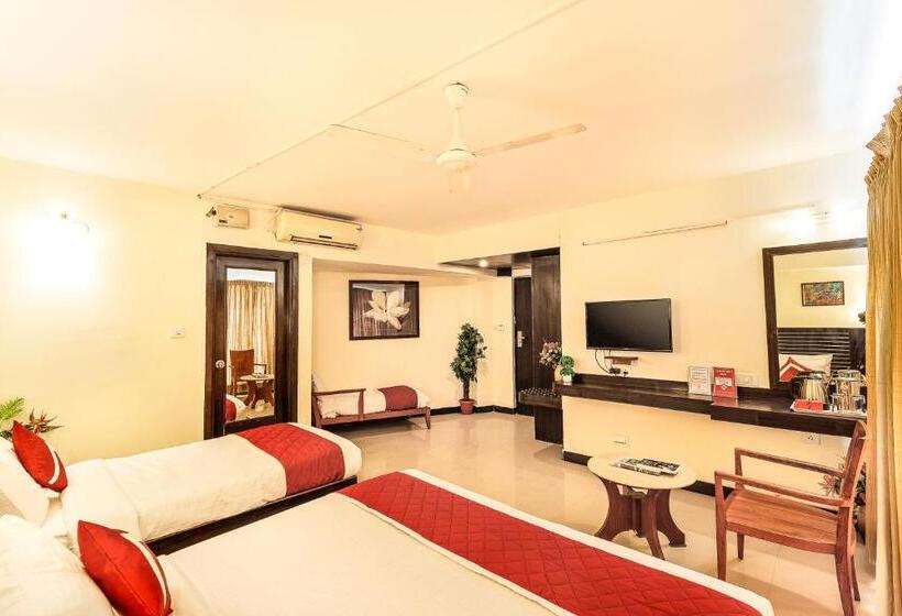 חדר משפחתי, Octave Himalaya Monarch