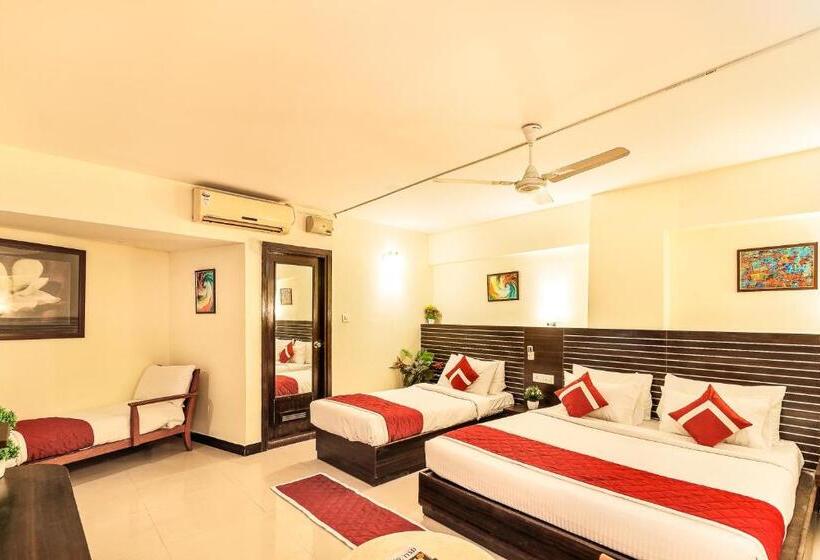 חדר משפחתי, Octave Himalaya Monarch