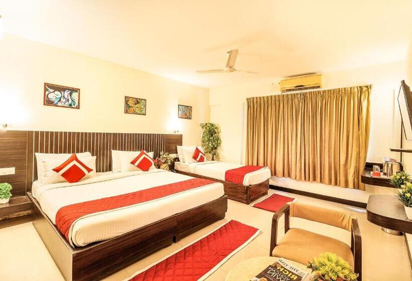 חדר משפחתי, Octave Himalaya Monarch