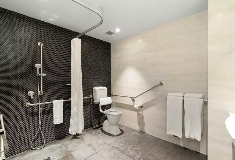 身障者適用キングサイズベッドルーム, Quality Hotel Rules Club Wagga