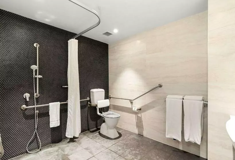 身障者適用キングサイズベッドルーム, Quality Hotel Rules Club Wagga