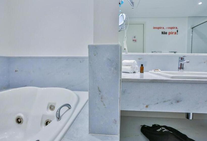 جناح مزود بجاكوزى, Radisson Red Campinas