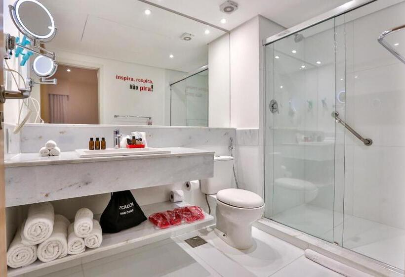 جناح مزود بجاكوزى, Radisson Red Campinas