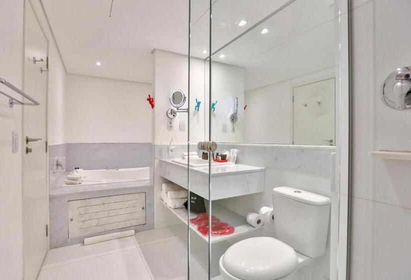 سوئیت با وان آب گرم, Radisson Red Campinas