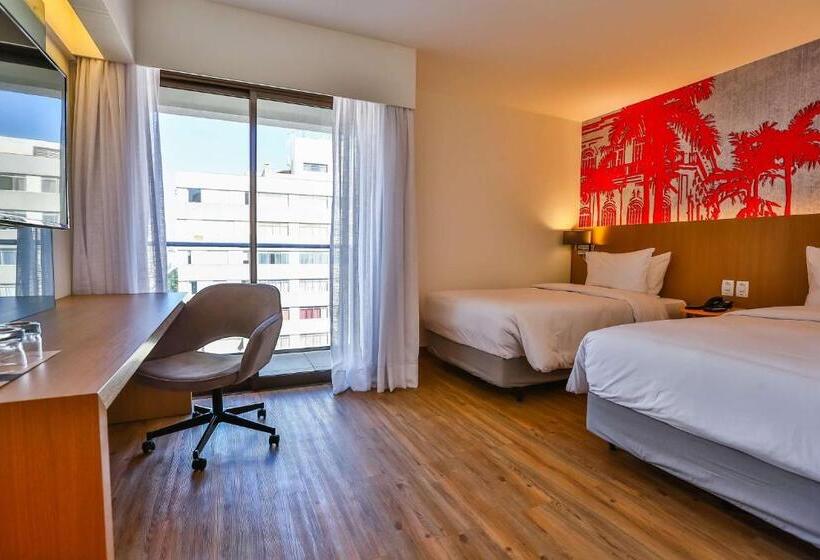 Family Connecting Room, Radisson Red Campinas