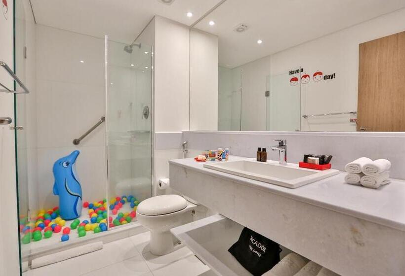 Family Connecting Room, Radisson Red Campinas