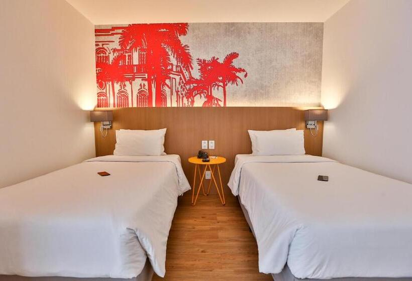 Family Connecting Room, Radisson Red Campinas