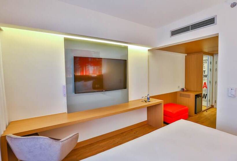 استودیو استاندارد با تخت کینگ, Radisson Red Campinas