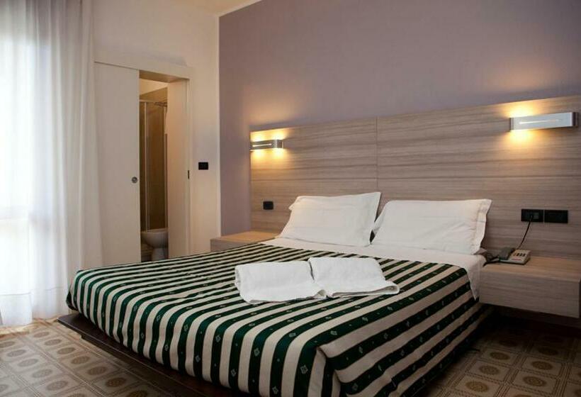 标准三人间, Santa Lucia