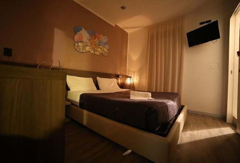 标准三人间, Santa Lucia