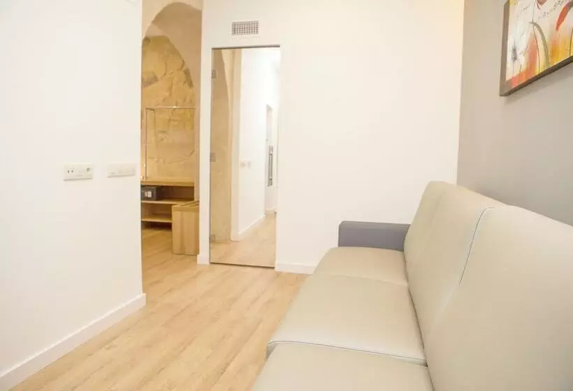 اتاق خانوادگی, Soho Boutique Capuchinos & Spa