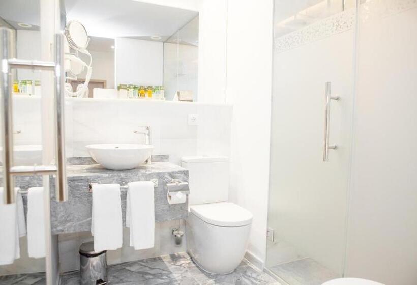 اتاق خانوادگی, Soho Boutique Capuchinos & Spa