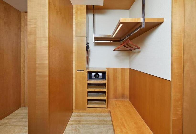 Номер Клуб Кровать Кинг, The Westin Jakarta