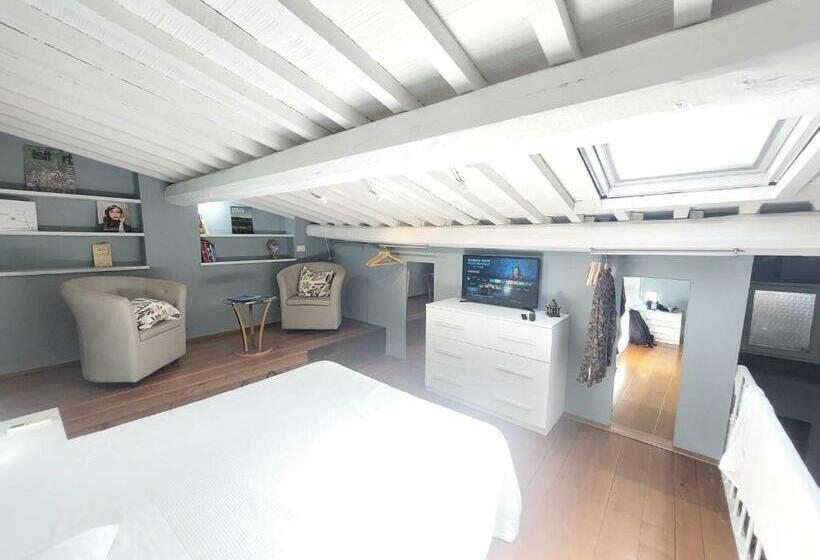 سوئیت جونیور خانوادگی, Home Boutique Santa Maria Novella